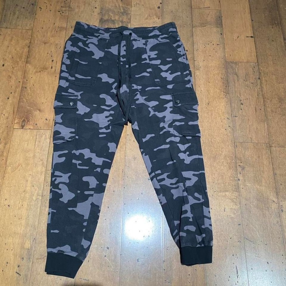 New York & Company‎ Grey camo sweatpants Size medium